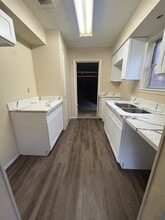 Building Photo - 706 Redstone St
