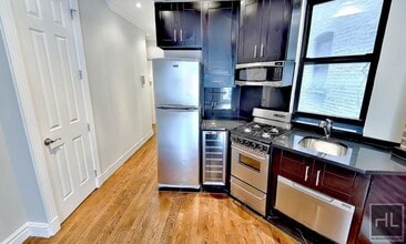 Building Photo - Mott Street