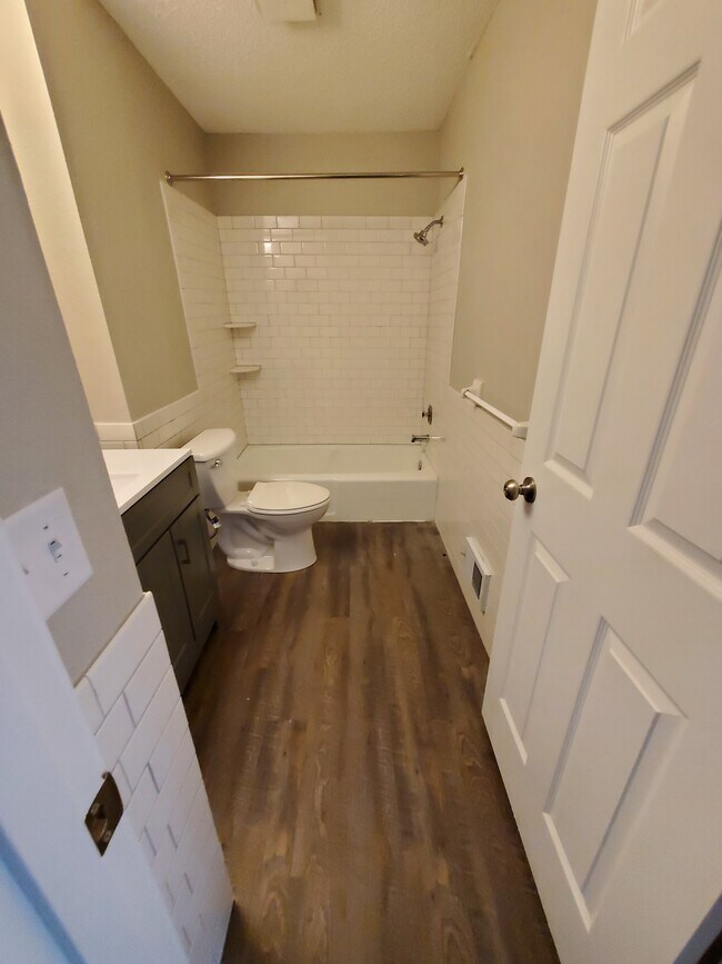 Building Photo - 3542 Independence Ave N