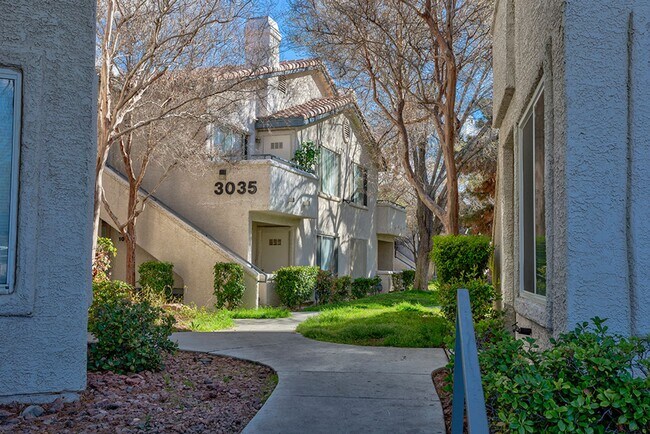 Building Photo - 2 Bed, 2 Bath Beautiful condo available now!