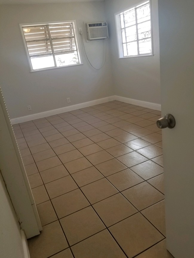 Building Photo - 329 North Glenn Avenue, Unit 339