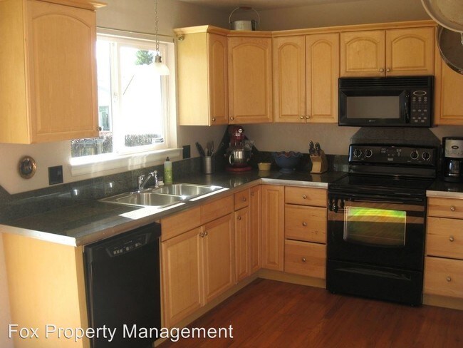 Building Photo - 1005 Harrison Dr