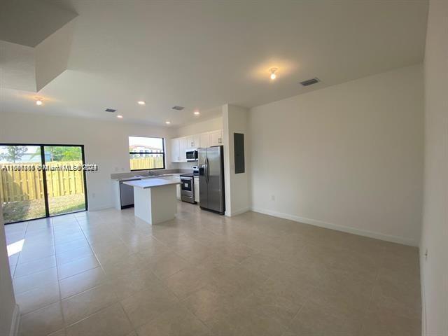 Foto del edificio - 575 N East St