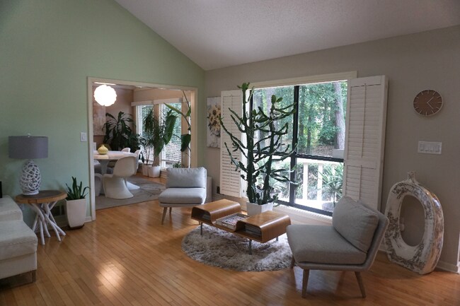 Building Photo - 5273 Amhurst Dr