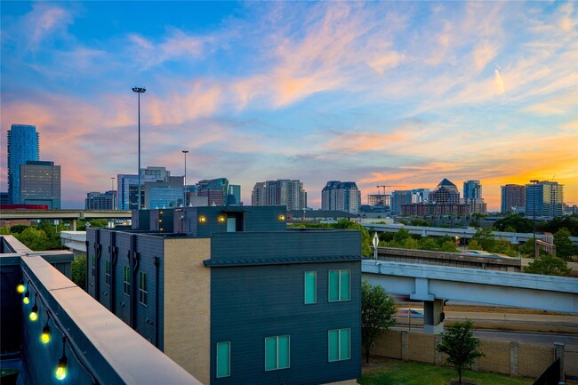 Building Photo - 3008 Zenia Dr