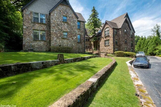 Foto del edificio - 3923 Oakwood Rd