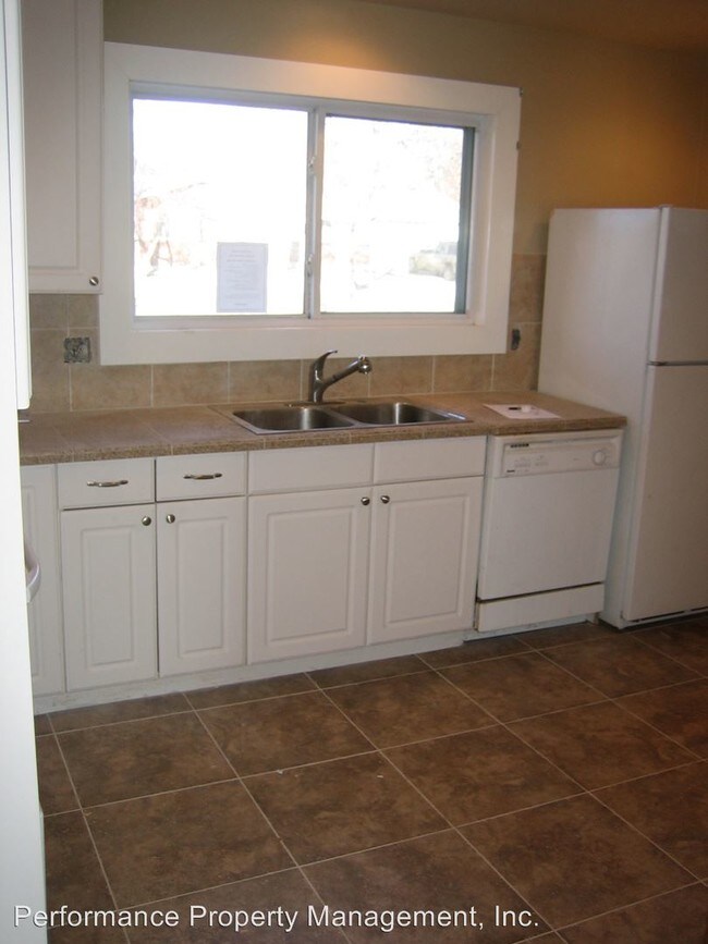 Building Photo - 486 Revere St