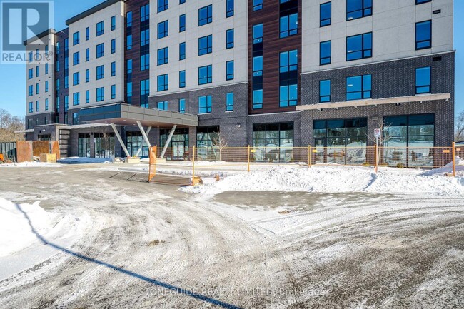 Building Photo - 203-555 BONACCORD St