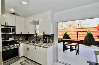 Building Photo - 3330 Beran Dr
