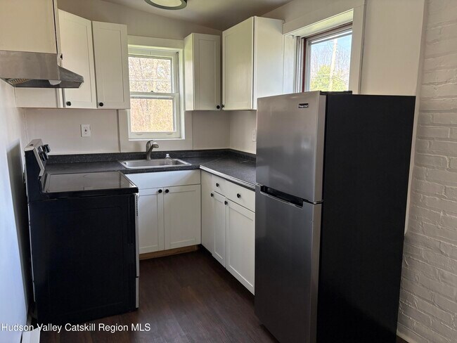 Foto del edificio - 103-105-105 Flatbush Camp Rd