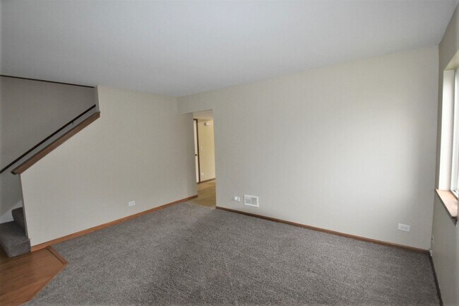 Building Photo - 379 E Springwood Ct