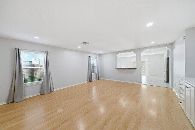 Building Photo - 3426 Huisache Blvd