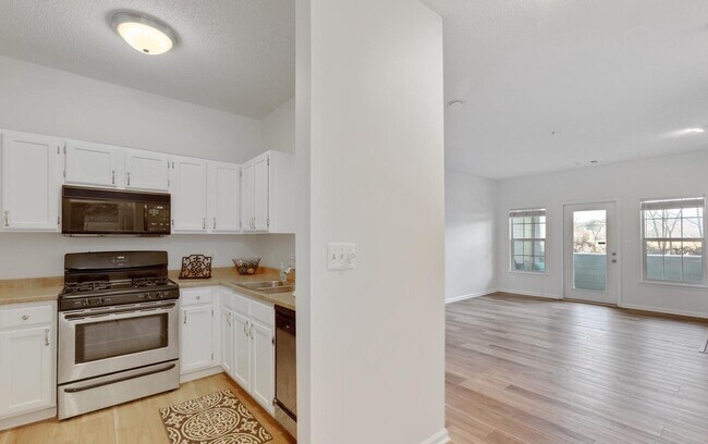 Kitchen & Living Room - 1712 Lake Shore Crest Dr