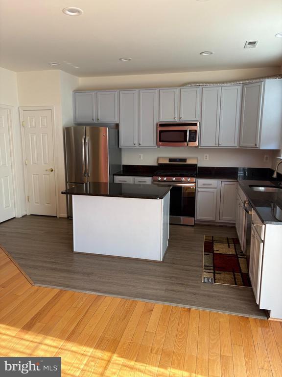 Building Photo - 21784 Oakville Terrace