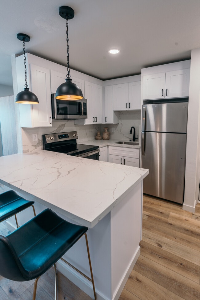 Kitchen - 2729 Dwight LP