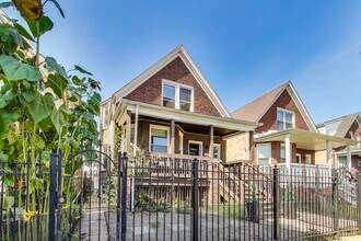 Building Photo - 2312 N Kedvale Ave
