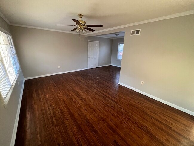 Foto del edificio - 1306 Randall Dr