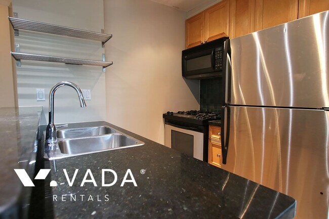 Building Photo - Savoy 1 Bedroom Apartment For Rent 1003-92...