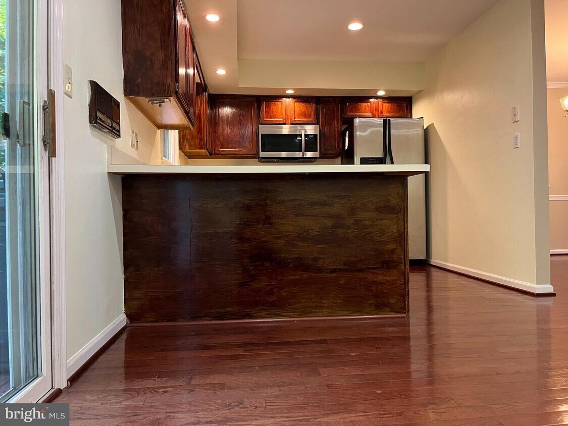 Primary Photo - 502 Pickering Station Dr