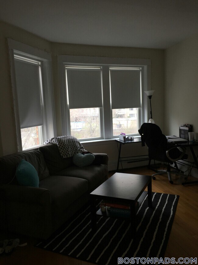 Building Photo - 1539 Beacon St