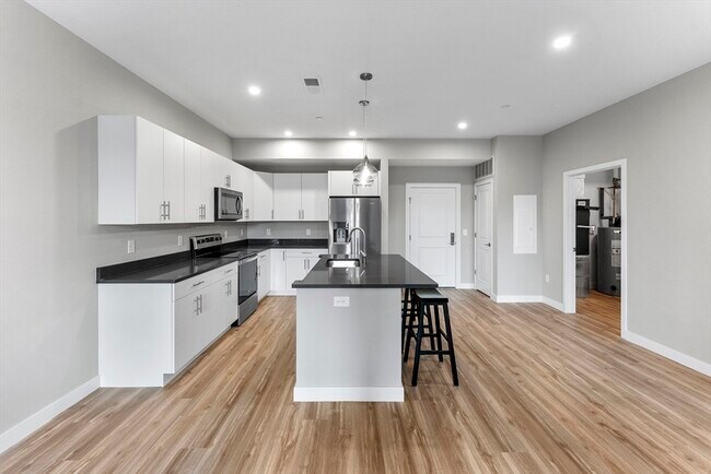 Foto del edificio - 999 Main St