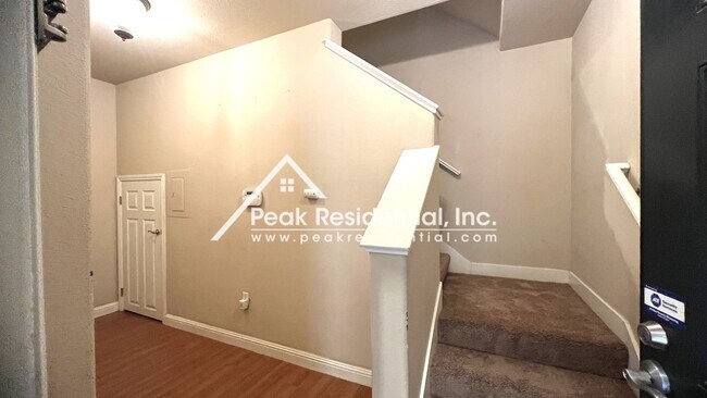 Foto del edificio - Wonderful Tri-Level North Natomas 2bd/2ba ...