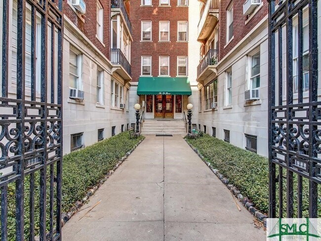 Building Photo - 24 E Liberty