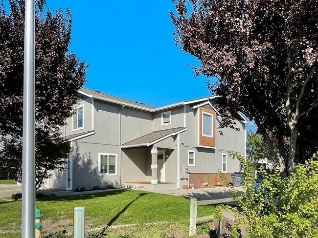 Foto del edificio - 2102 Yellowstone St