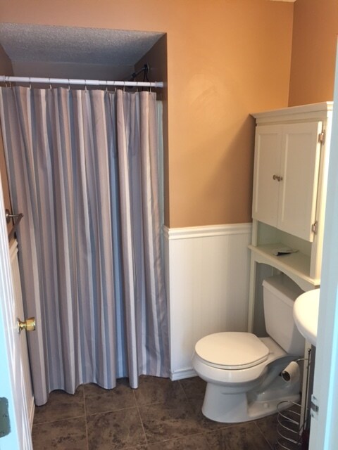 Master Bath - 406 Springbrook Cir
