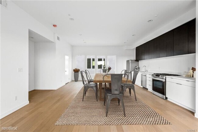 Building Photo - 3 br, 4 bath House - 3414 Fletcher Dr # 10