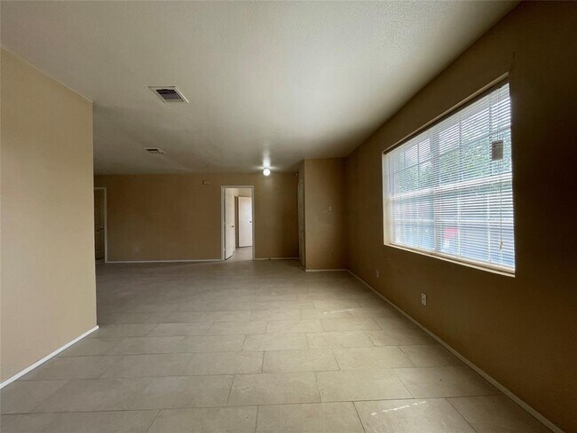 Building Photo - 8819 Judwin St