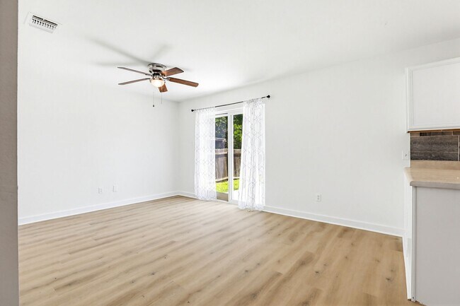 Building Photo - 9616 Kennebec Way