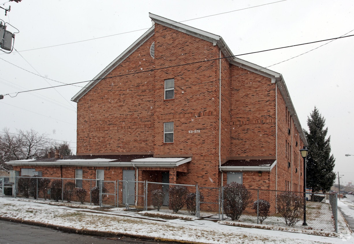 Building Photo - Findlay Manor Apartments