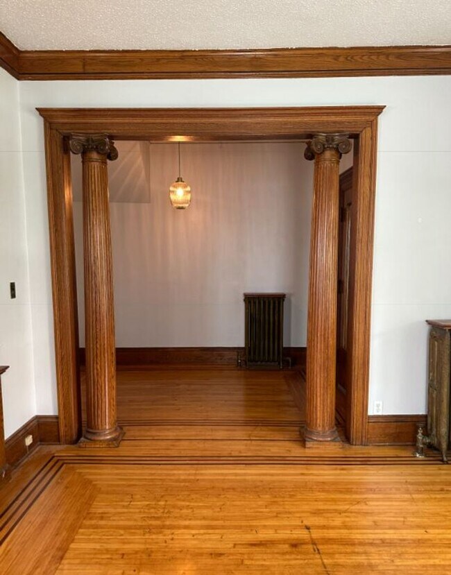 Foto del edificio - 2440-2442 Chicago Ave