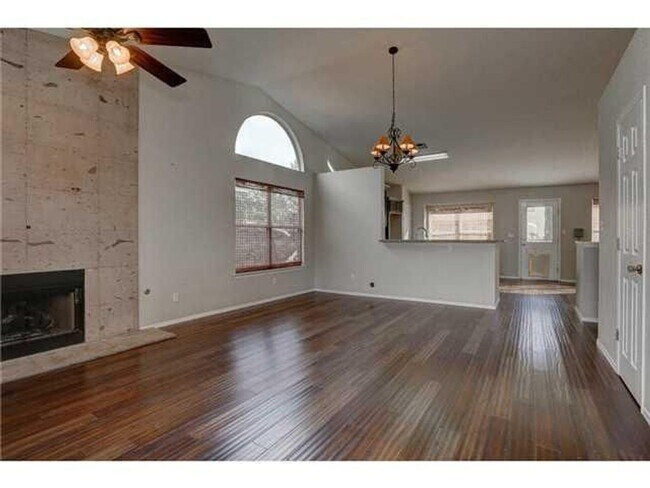Foto del edificio - Amazing 3 bedroom 2 bath home is West El P...