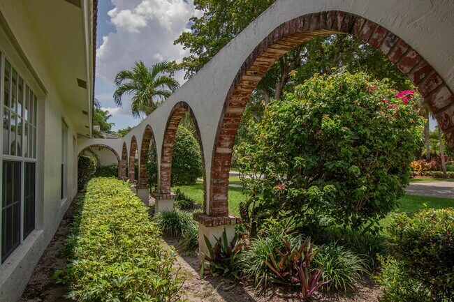 Foto del edificio - 6749 S Grande Dr