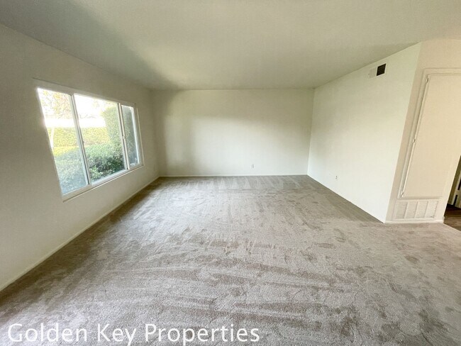 Building Photo - Charming 2 Bedroom, 2.5 Bathroom Condo – P...