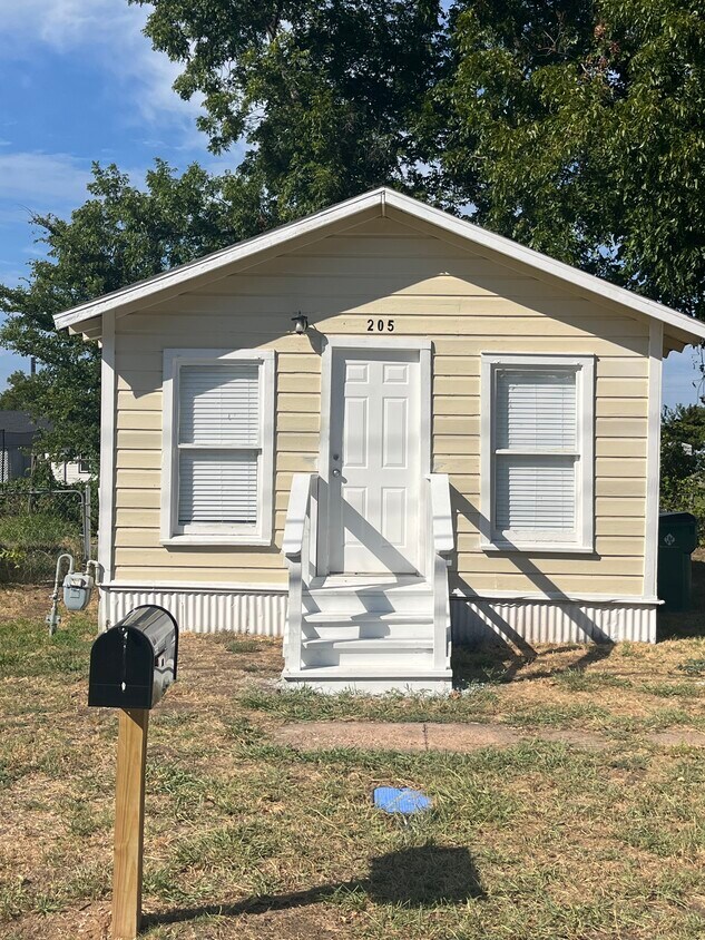 Building Photo - 205 W Wilbarger St