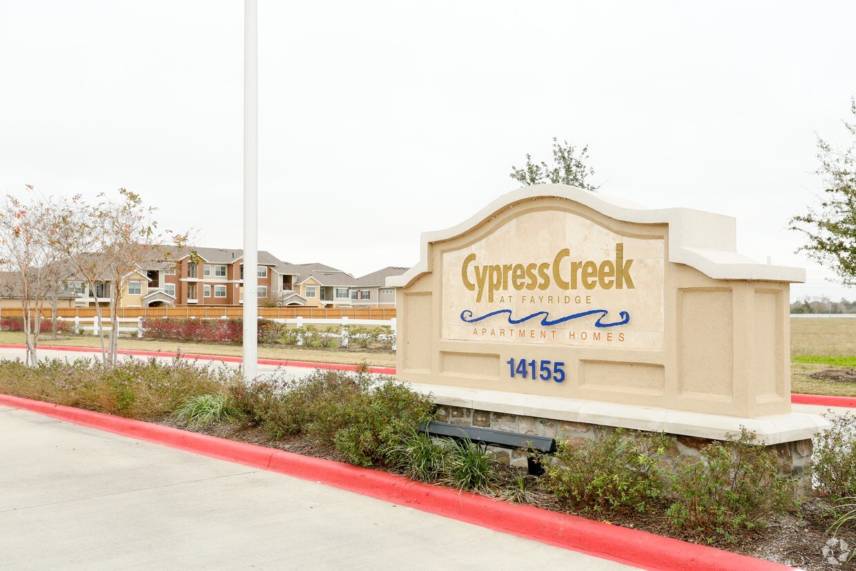 Foto principal - Cypress Creek at Fayridge Drive Apartment ...