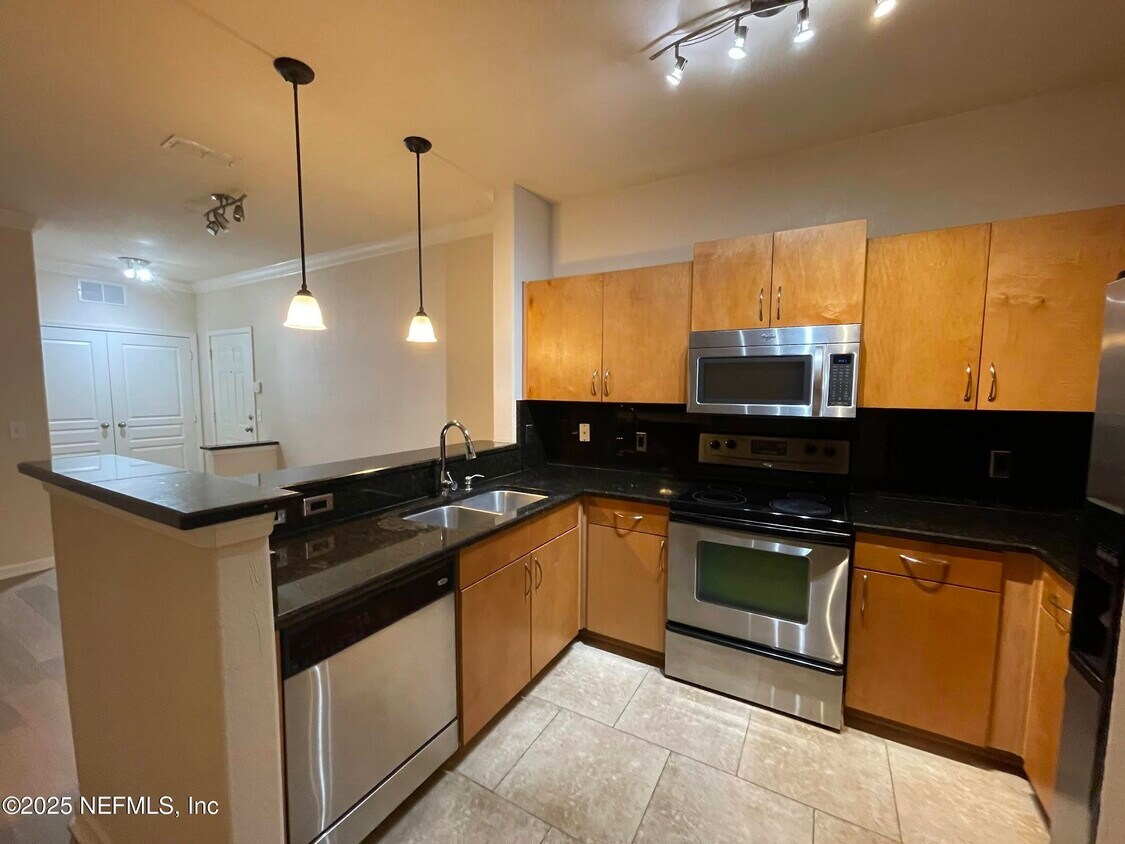 Foto principal - 8290 Gate Pkwy W