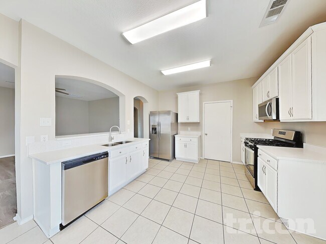 Building Photo - 5825 Show Master Ln