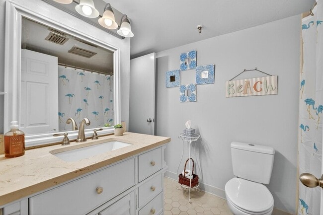 Building Photo - 801 S Ocean Dr