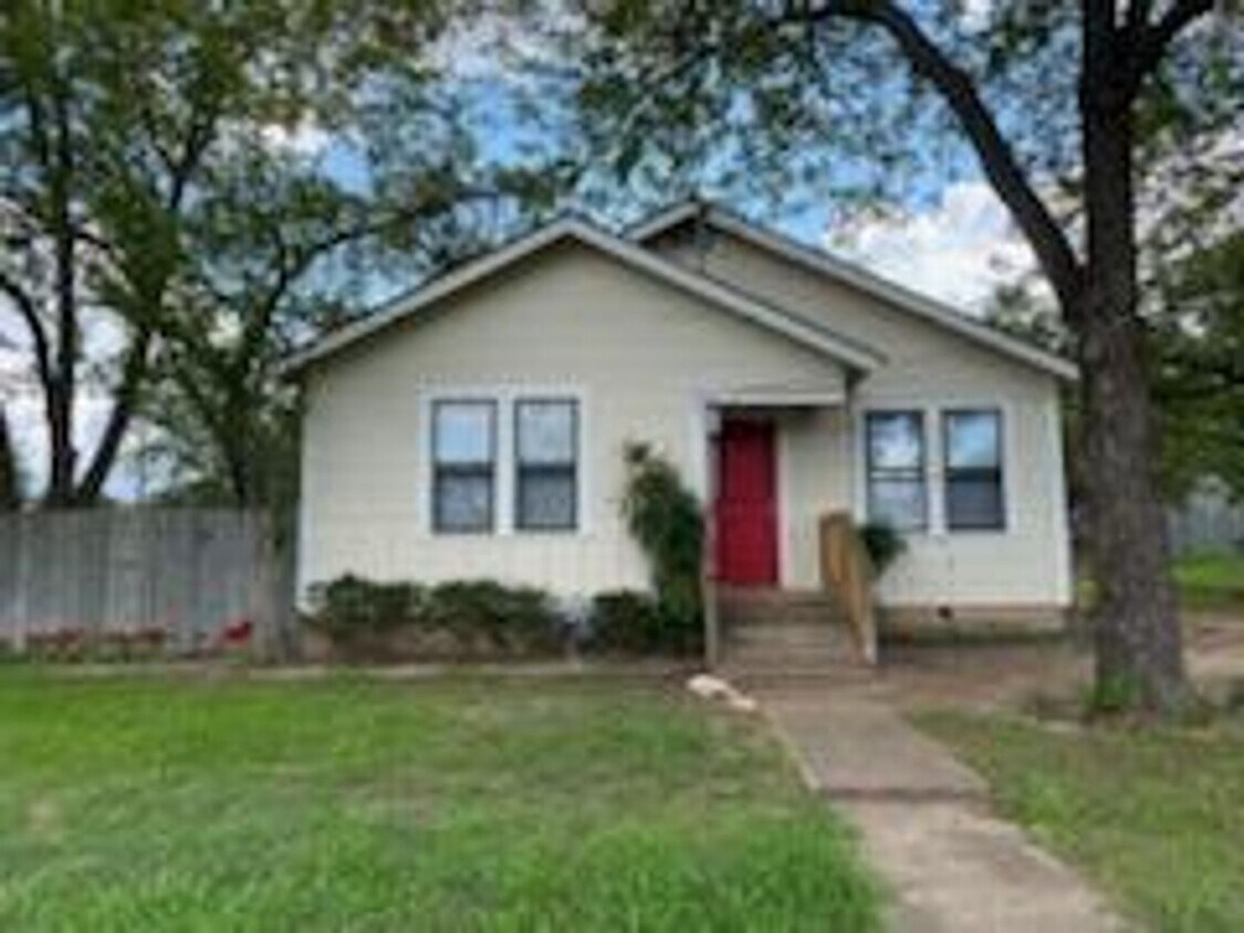 Foto principal - FOR LEASE!! Great location!