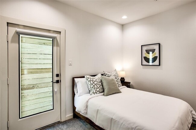 Foto del edificio - 3402 Daphne St