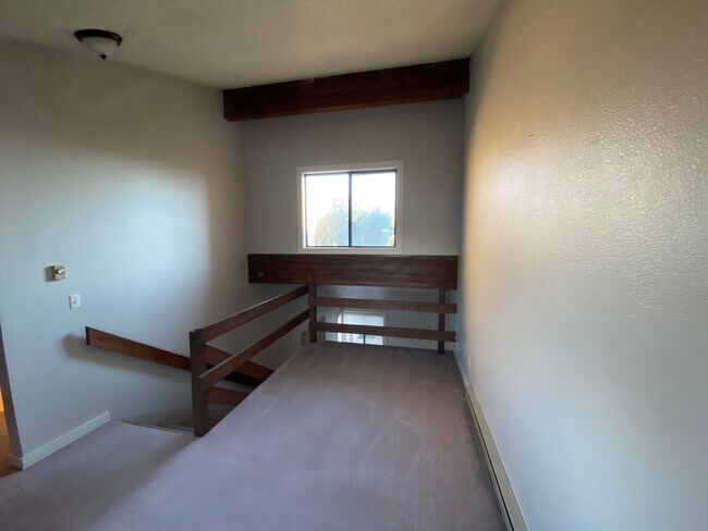 Foto del edificio - 65 Chestnut Grove Ave
