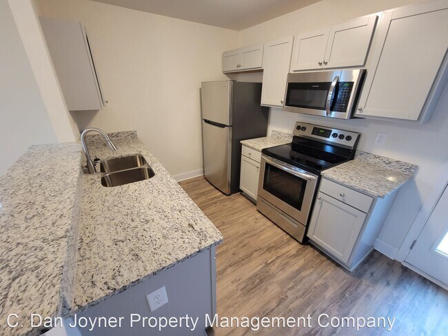 Foto del edificio - 2 br, 1.5 bath House - 256 S. Church St Ext.