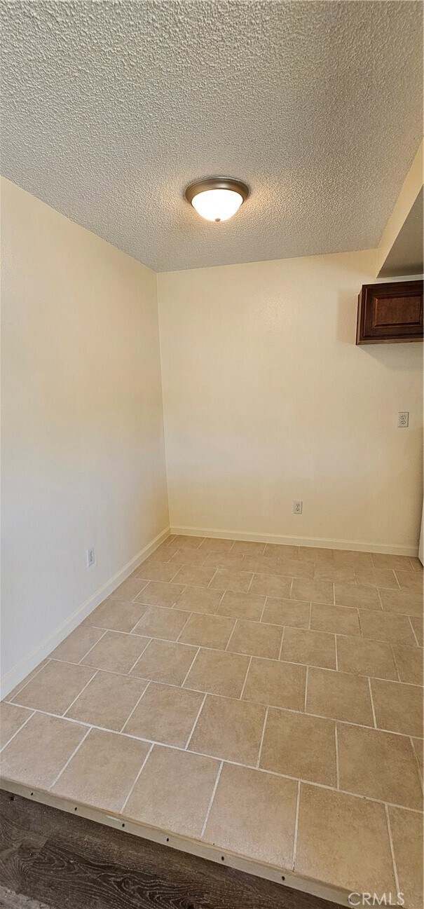 Building Photo - 4211 Mountain Dr