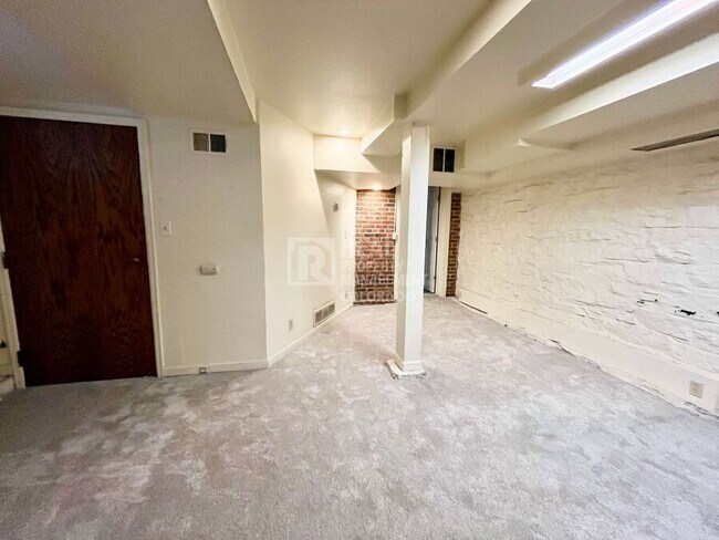 Foto del edificio - 1754 N Washington St