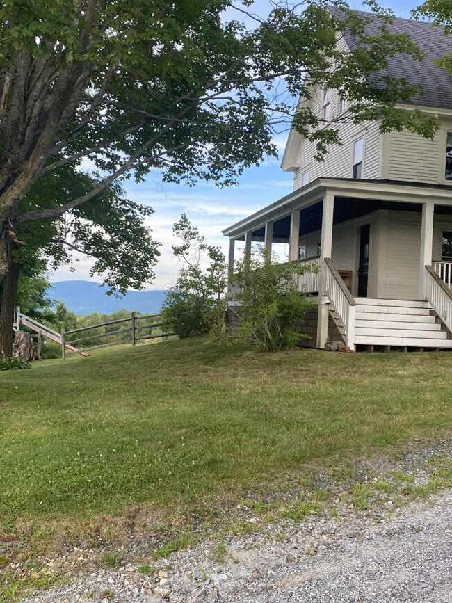 Building Photo - 1047 King Hill Rd