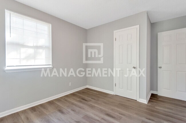 Foto del edificio - 1417 W 23rd St